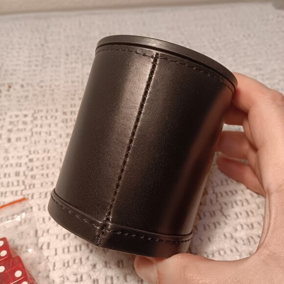 NIOB Leatherette faux black leather w/ red velvet lining dice cup & 5 red dice - Picture 3 of 11